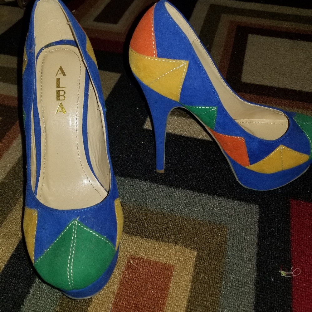 Shoes - Picture 2 of 4